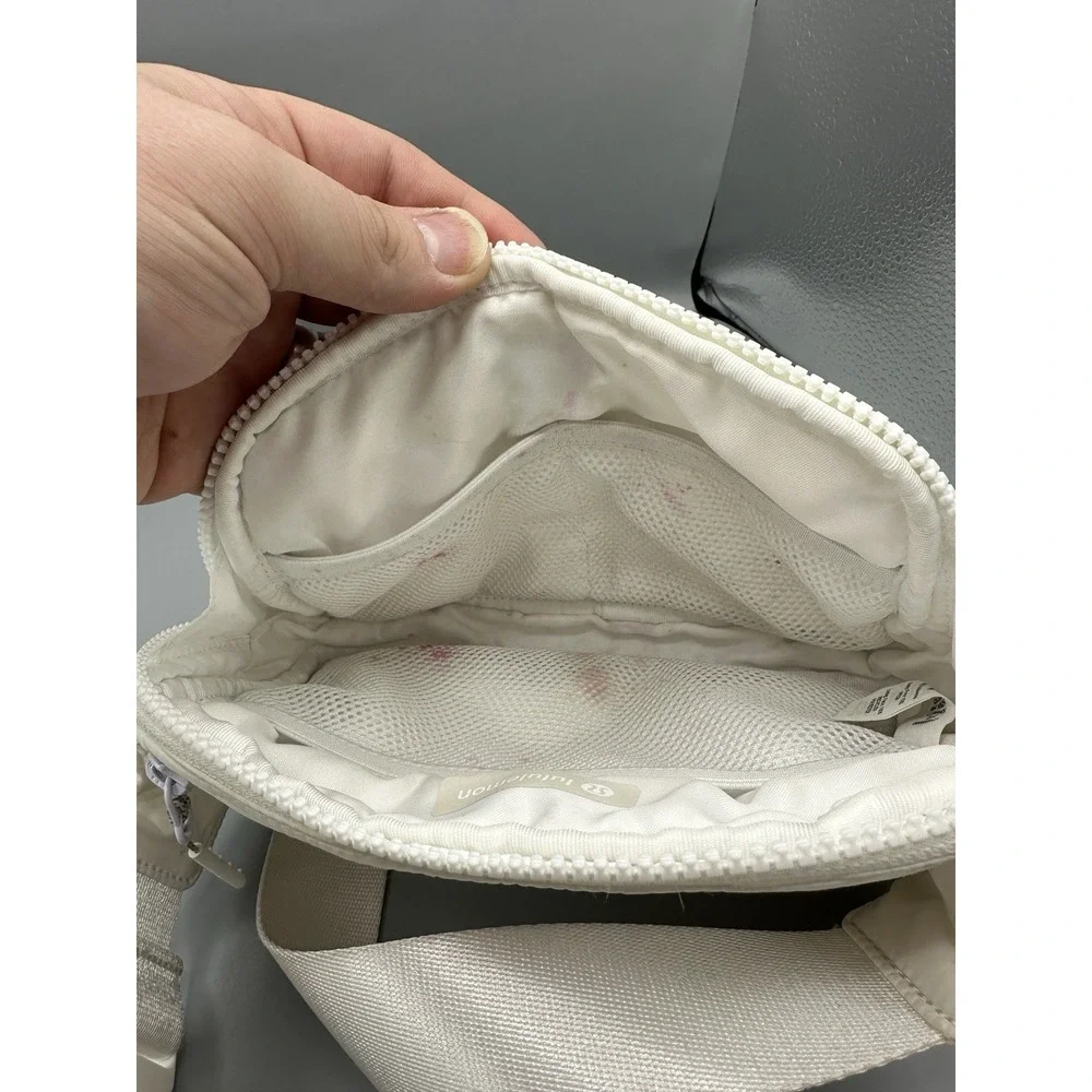 Lululemon Everywhere Wunder Puff White Belt Bag Crossbody Large 2L Fanny Pack